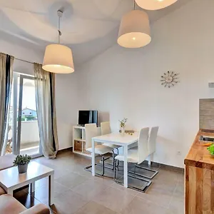 Lila Novigrad Istria